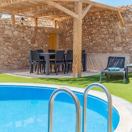 Oliva Sleeps 8 With Gym Villa