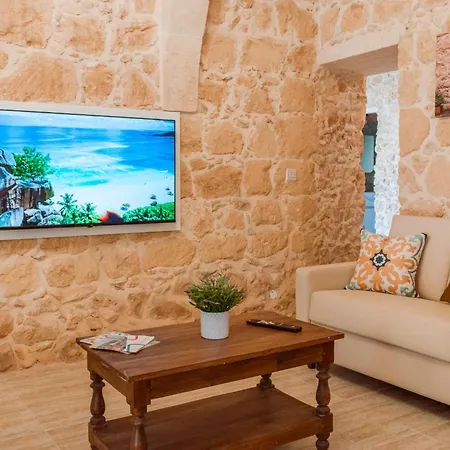 Oliva 4 Bedroom Xagħra
