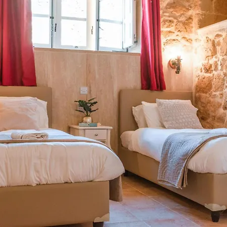 Villa Oliva Sleeps 8 With Gym